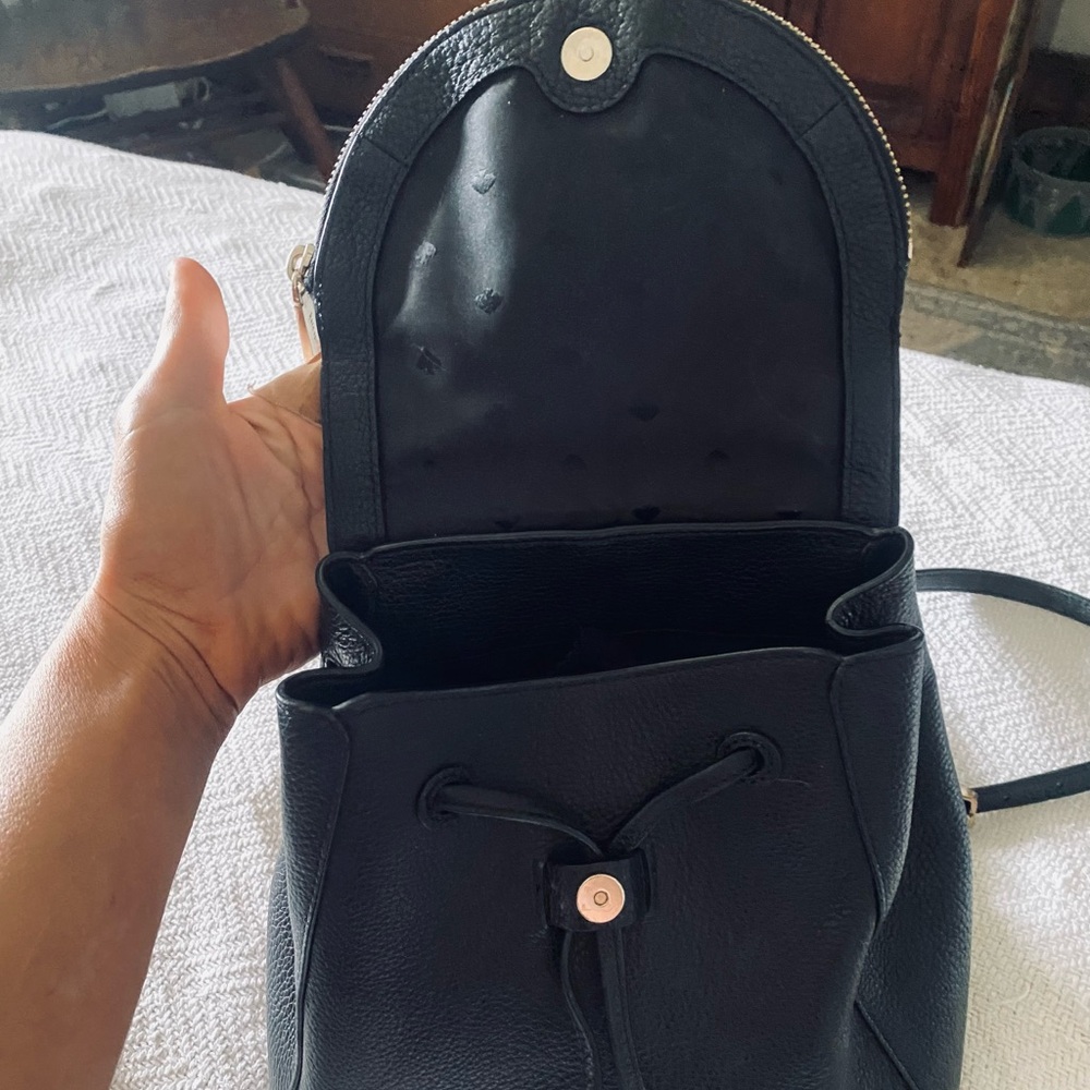 ♠️ Black Pebbled Leather Kate Spade Backpack with Gold Logo - Picture 5 of 13